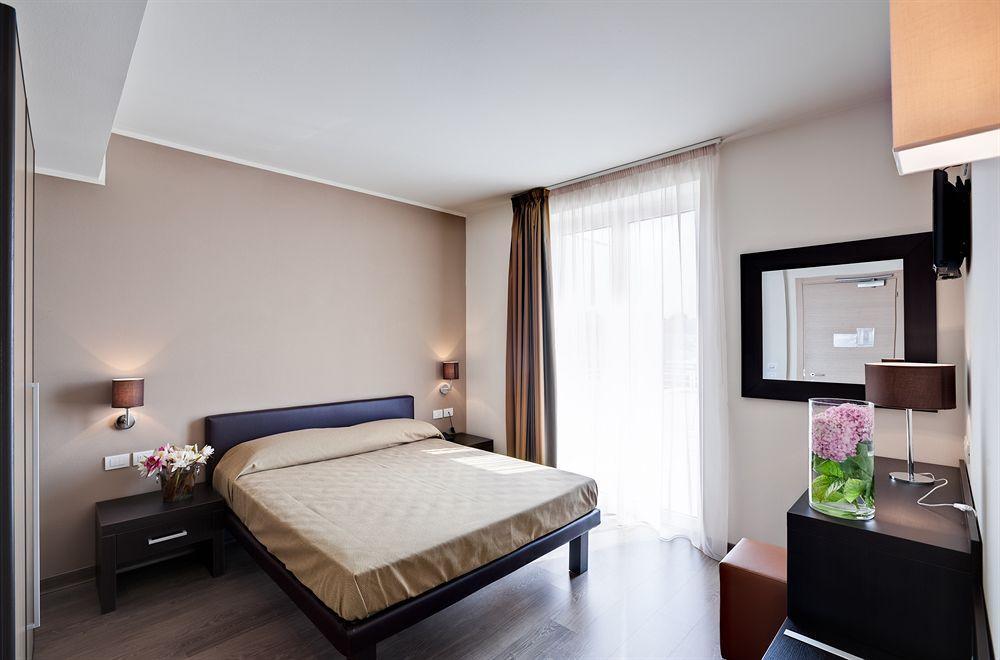 Hotel Acquadolce Peschiera del Garda Bagian luar foto