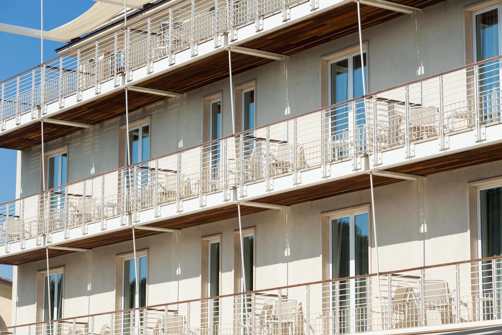 Hotel Acquadolce Peschiera del Garda Bagian luar foto
