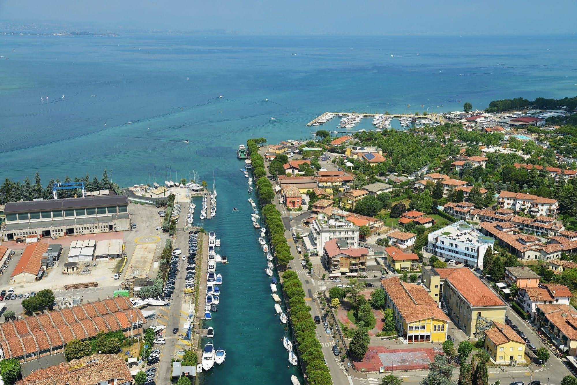 Hotel Acquadolce Peschiera del Garda Bagian luar foto