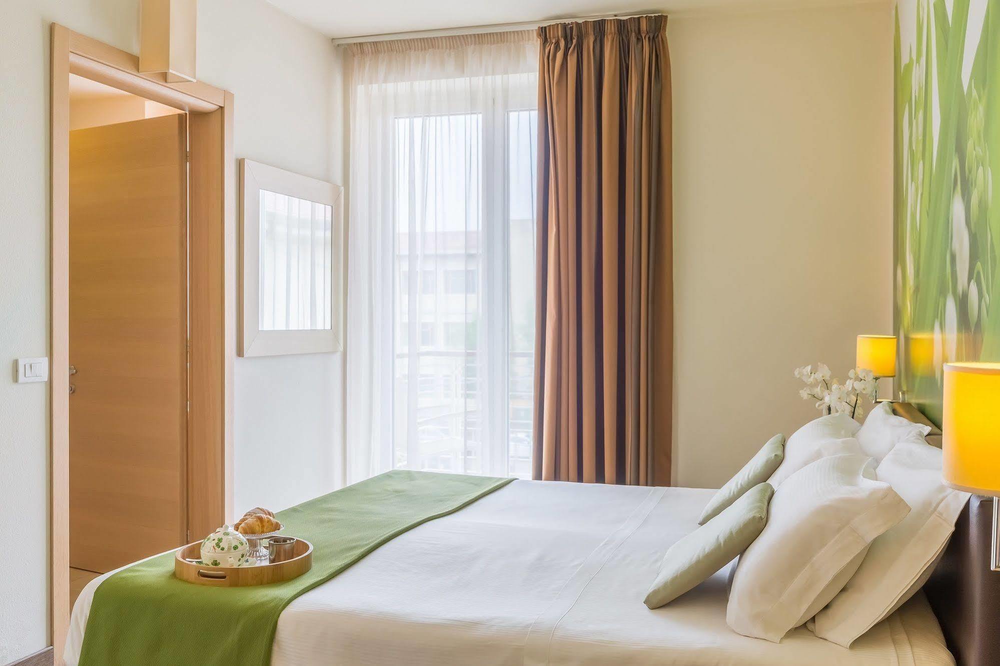 Hotel Acquadolce Peschiera del Garda Bagian luar foto