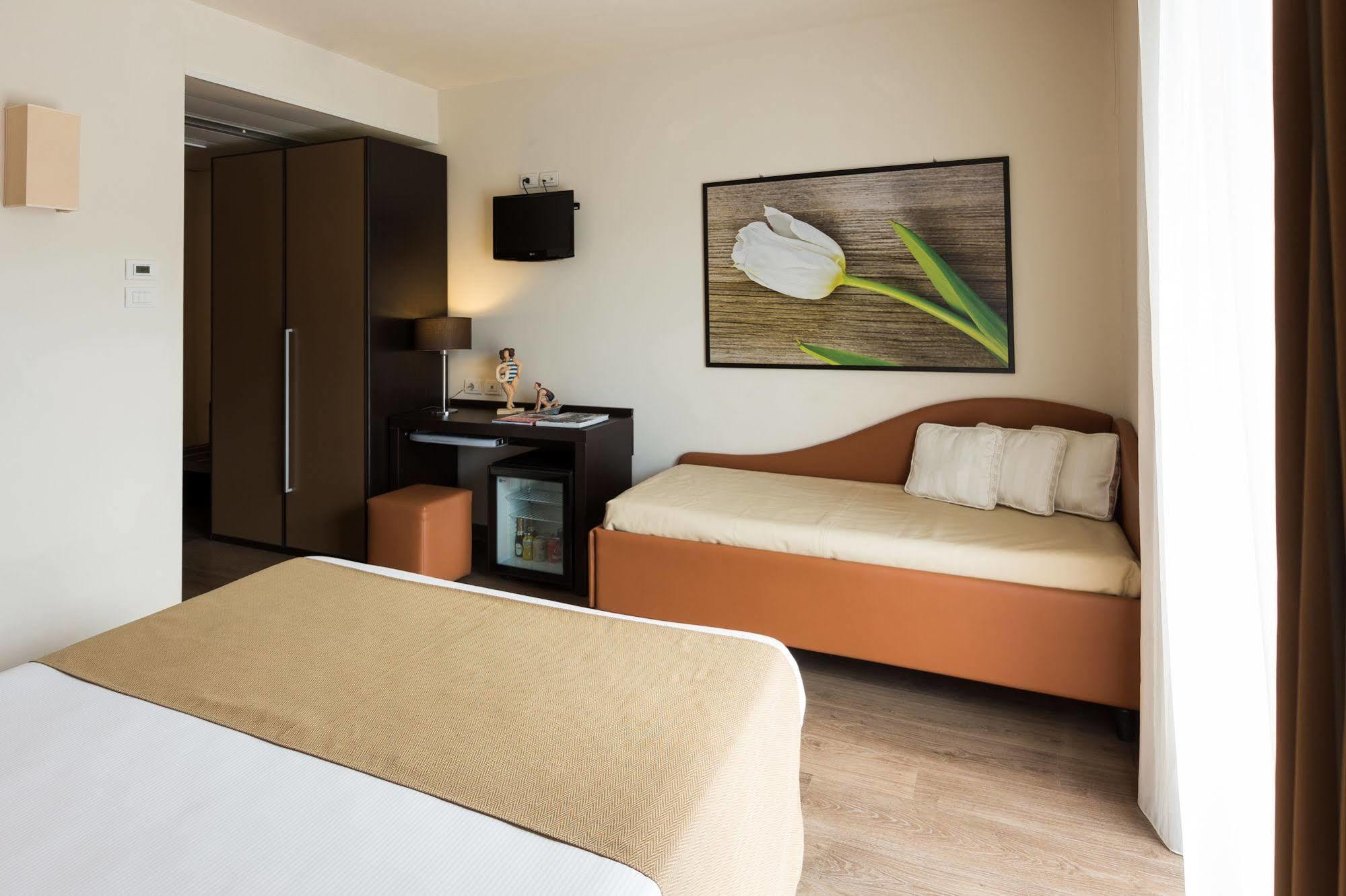 Hotel Acquadolce Peschiera del Garda Bagian luar foto