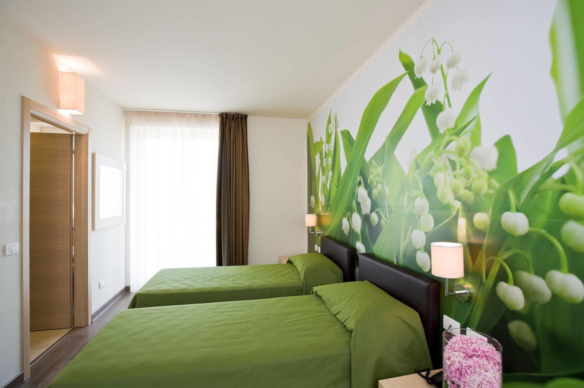 Hotel Acquadolce Peschiera del Garda Bagian luar foto