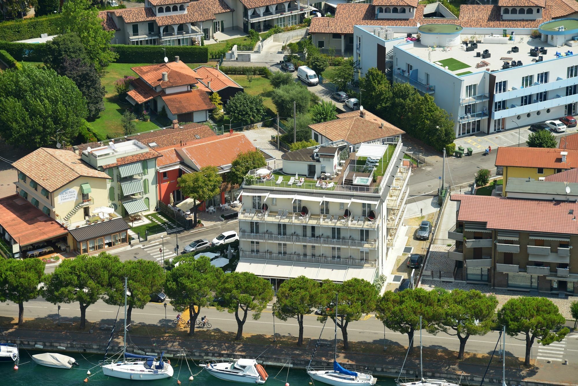 Hotel Acquadolce Peschiera del Garda Bagian luar foto